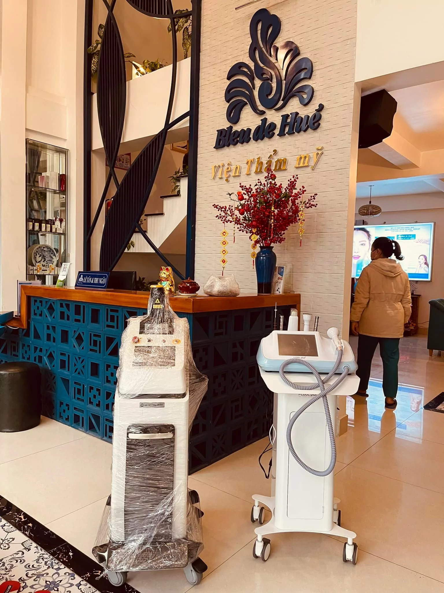 Chuyển giao may laser co2 fractional pentagon cho Phòng Khám Bleu De Huế - 03