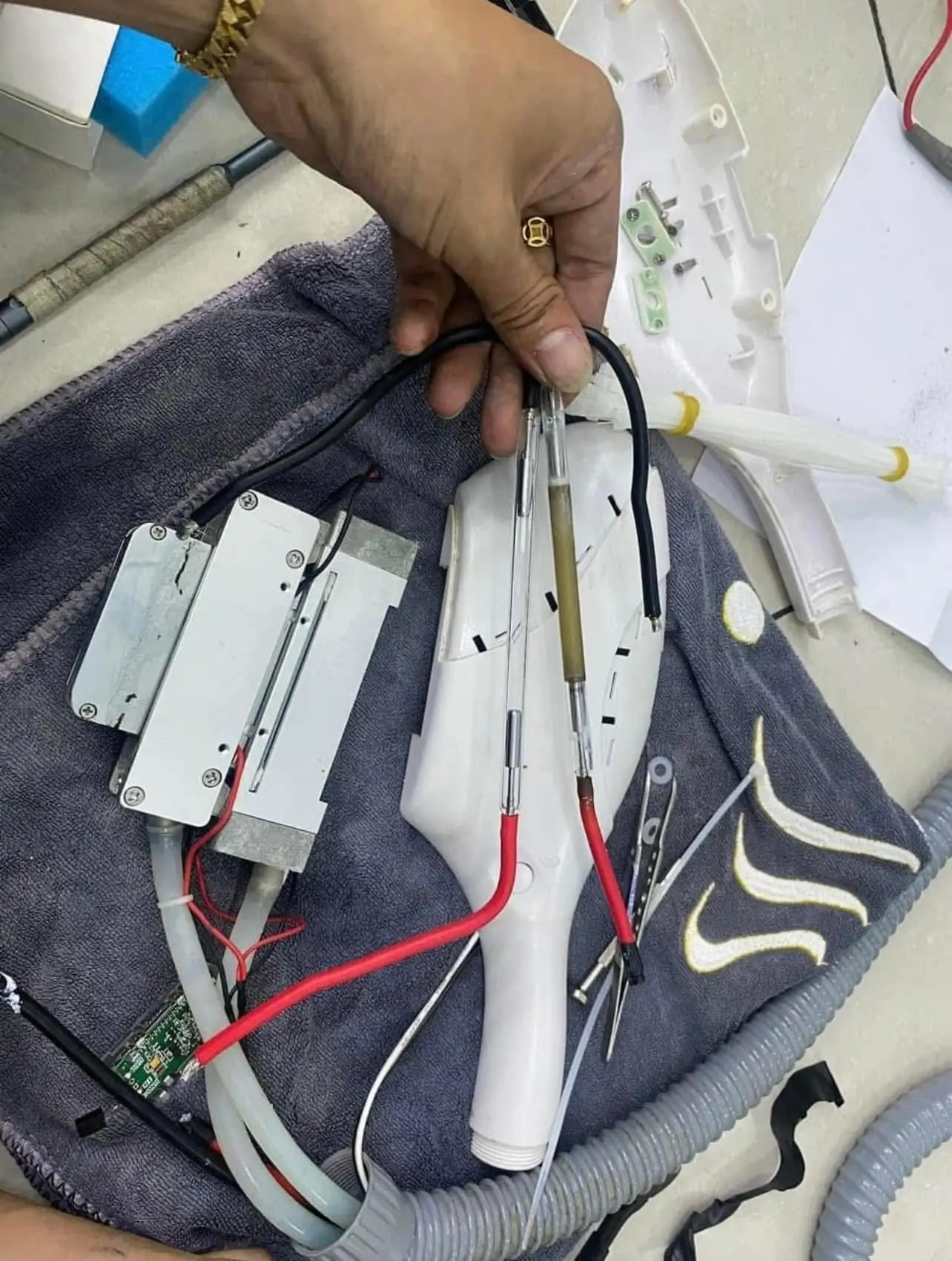 Thay Xung Máy Triệt Lông – Dịch Vụ Chuyên Nghiệp, Nhanh Chóng, Uy Tín 2025